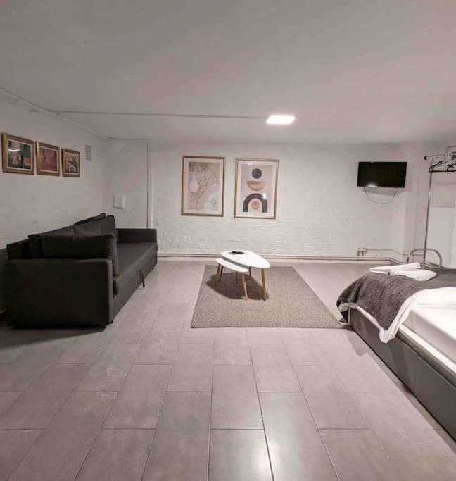 Central, Cozy & Beautiful Designed 2-Rooms Apt. Near River Berlijn Buitenkant foto