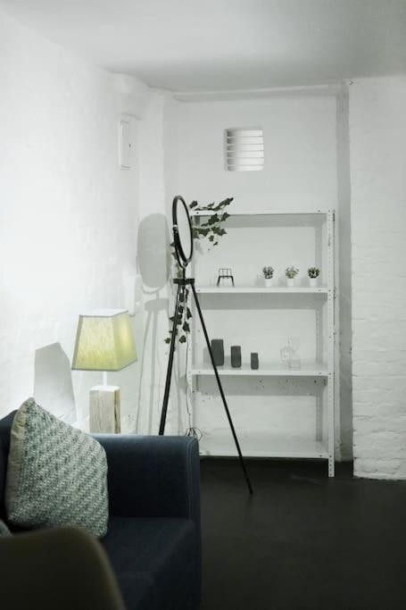 Central, Cozy & Beautiful Designed 2-Rooms Apt. Near River Berlijn Buitenkant foto