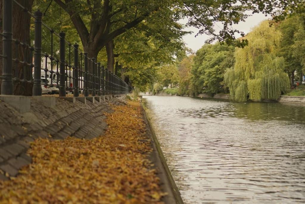 Central, Cozy & Beautiful Designed 2-Rooms Apt. Near River Berlijn Buitenkant foto